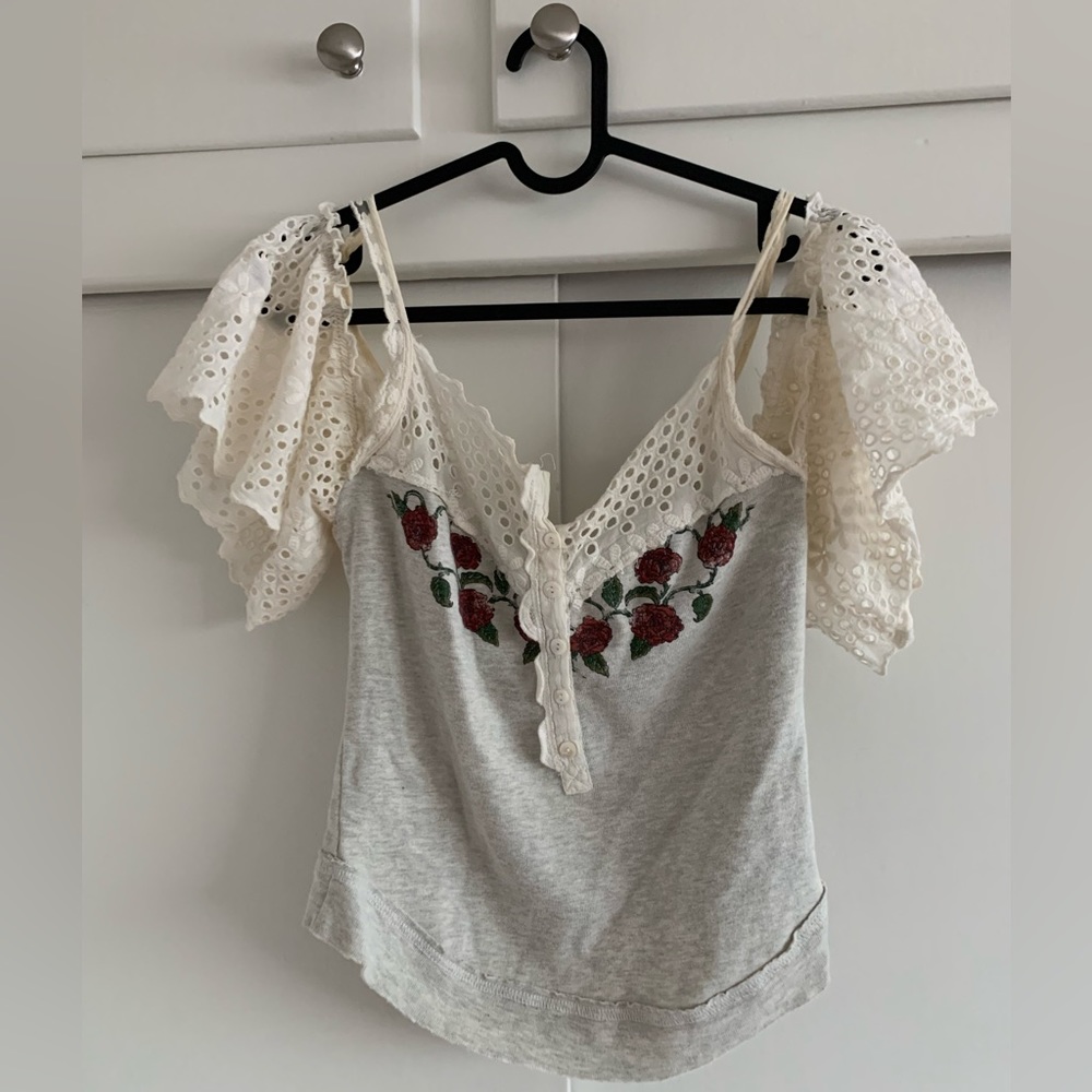 🌹 RARE Free People New Romantics Eyelet Cold Shoulder Cropped Top Size Small